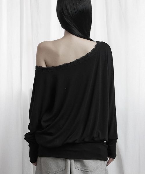 ETRE AU SOMMET(エトレオソメ)の「レースドレープオフショルダートップ(ブラック)(Tシャツ/カットソー・レディース・ブラック・FREE)」の3枚目の写真