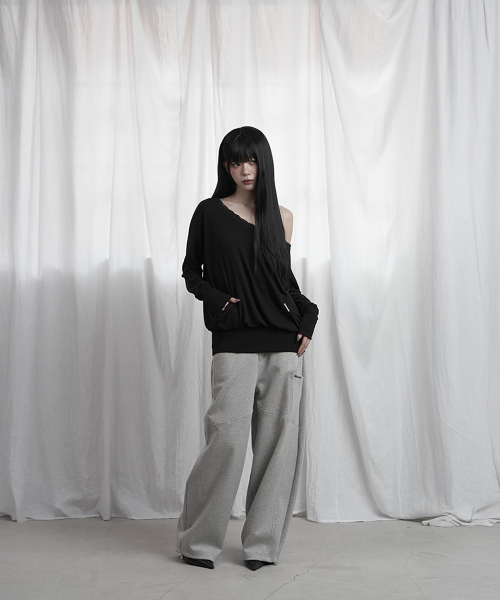 ETRE AU SOMMET(エトレオソメ)の「レースドレープオフショルダートップ(ブラック)(Tシャツ/カットソー・レディース・ブラック・FREE)」の4枚目の写真