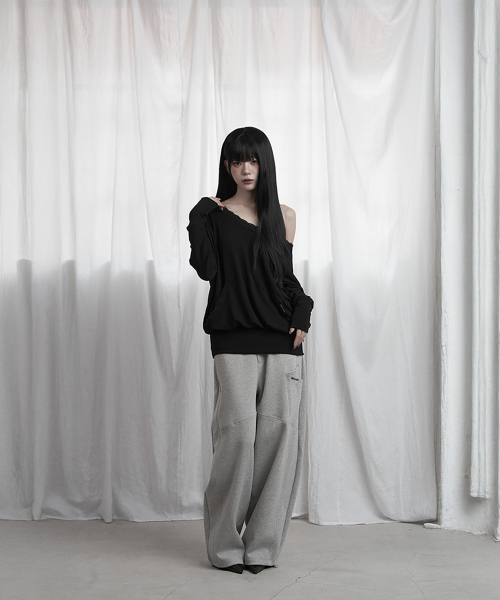 ETRE AU SOMMET(エトレオソメ)の「レースドレープオフショルダートップ(ブラック)(Tシャツ/カットソー・レディース・ブラック・FREE)」の5枚目の写真