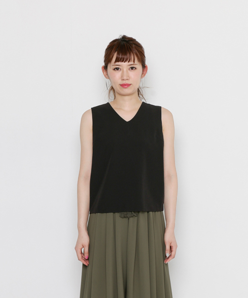 SENSE OF PLACE by URBAN RESEARCH（センスオブプレイスバイアーバンリサーチ）の「Vネックブラウス(ノースリーブ)（シャツ/ブラウス・レディース・ブラック/オフホワイト/ベージュ/イエロー・FREE）」の3枚目の写真