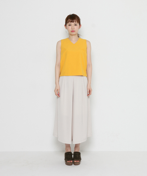 SENSE OF PLACE by URBAN RESEARCH（センスオブプレイスバイアーバンリサーチ）の「Vネックブラウス(ノースリーブ)（シャツ/ブラウス・レディース・ブラック/オフホワイト/ベージュ/イエロー・FREE）」の8枚目の写真
