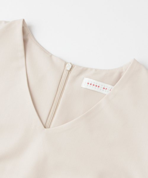 SENSE OF PLACE by URBAN RESEARCH（センスオブプレイスバイアーバンリサーチ）の「Vネックブラウス(ノースリーブ)（シャツ/ブラウス・レディース・ブラック/オフホワイト/ベージュ/イエロー・FREE）」の10枚目の写真