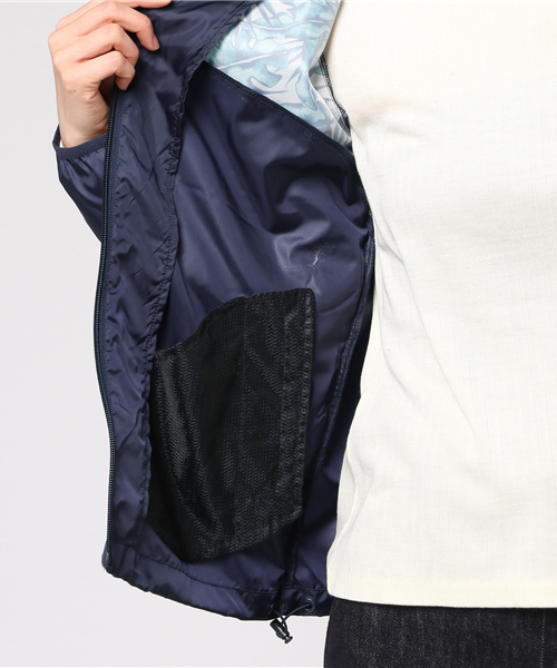 ROXY(ロキシー)の「TROPICAL DAYS JACKET(その他アウター・レディース・ホワイト/ネイビー/ブラック・MEDIUM/LARGE/SMALL)」の11枚目の写真