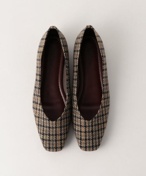 BEAUTY&YOUTH UNITED ARROWS(ビューティーアンドユースユナイテッドアローズ)の「BY チェックVカット スクエアフラットパンプス ◆(パンプス・レディース・その他1・35h/37h/36h/38/36/37)」の1枚目の写真