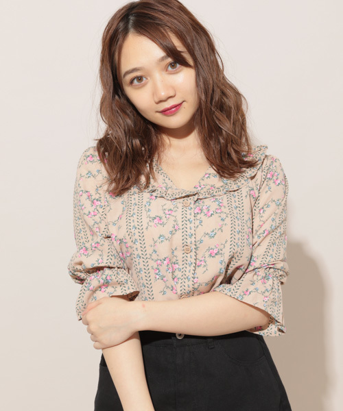 apres jour(アプレジュール)の「フリル襟花柄ブラウス【ZOZOTOWN限定アイテム】(シャツ/ブラウス・レディース・ブラック/グリーン/ベージュ・フリー)」の9枚目の写真