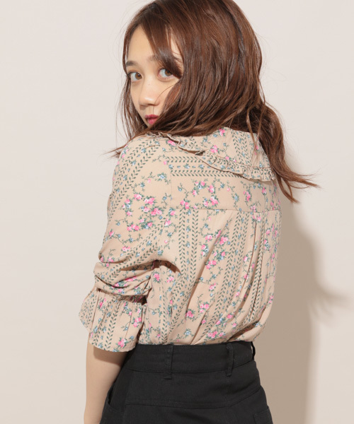 apres jour(アプレジュール)の「フリル襟花柄ブラウス【ZOZOTOWN限定アイテム】(シャツ/ブラウス・レディース・ブラック/グリーン/ベージュ・フリー)」の11枚目の写真