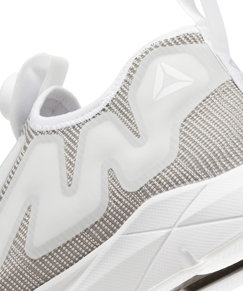 Reebok（リーボック）の「ポンプシュプリームフレックスウィーブ（スニーカー・メンズ・ホワイト/ブラック・24.5cm/25.5cm/26.5cm/27.5cm/28.5cm/24.0cm/25.0cm/26.0cm/27.0cm/28.0cm/23.5cm/29.5cm/23.0cm/29.0cm）」の6枚目の写真