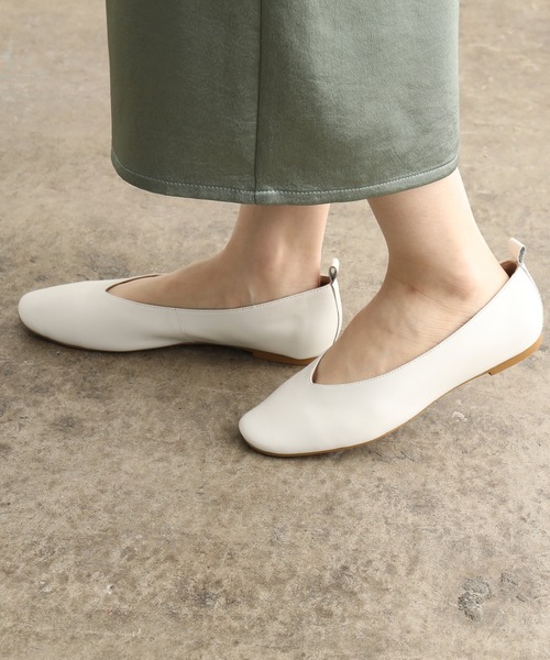 SALON adam et rope'（サロン アダム エ ロペ）の「ソフトレザーフラットシューズ（その他シューズ・レディース・ホワイト/イエロー系その他3・23.5cm/23.0cm/24.0cm/22.5cm/24.5cm）」の18枚目の写真