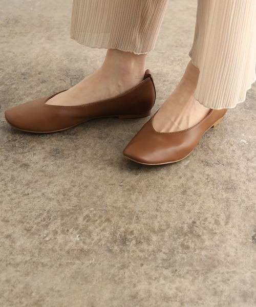 SALON adam et rope'（サロン アダム エ ロペ）の「ソフトレザーフラットシューズ（その他シューズ・レディース・ホワイト/イエロー系その他3・23.5cm/23.0cm/24.0cm/22.5cm/24.5cm）」の17枚目の写真