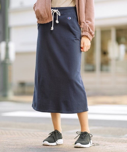 Champion（チャンピオン）の「Champion 裏毛ロングタイトスカート（スカート・レディース・グレー/ピンク/ネイビー・02）」の3枚目の写真