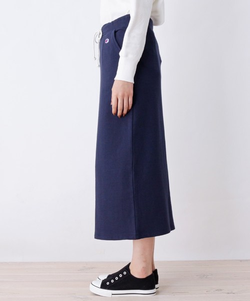 Champion（チャンピオン）の「Champion 裏毛ロングタイトスカート（スカート・レディース・グレー/ピンク/ネイビー・02）」の5枚目の写真