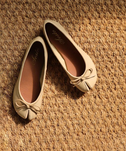 SESTO（セスト）の「足袋パンプス/タビバレエ（バレエシューズ・レディース・ホワイト/ブラック/ダークブラウン/ベージュ/グレイッシュベージュ・22.5cm/23.5cm/24.5cm/25.5cm/23.0cm/24.0cm/22.0cm）」の11枚目の写真