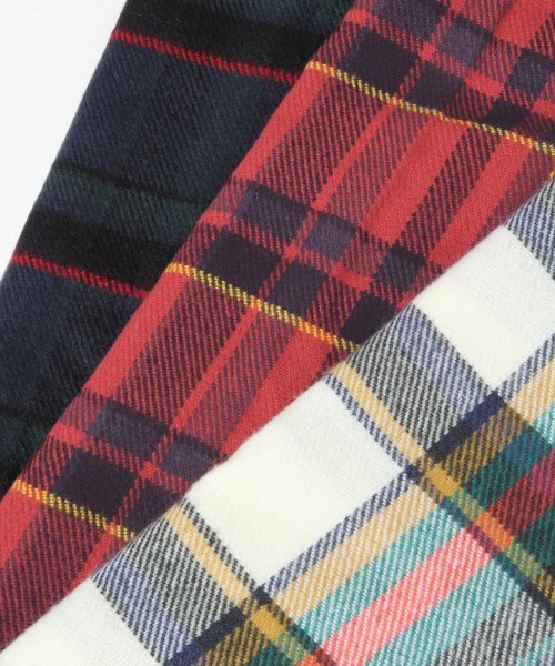 Heather（ヘザー）の「アクリルビッグチェックストール　551501（ストール/ショール・レディース・アイボリー/ネイビー/レッド・ONESIZE）」の7枚目の写真