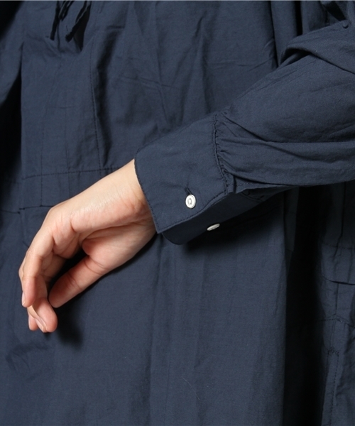 BEAMS BOY（ビームスボーイ）の「◎BEAMS BOY / タイプライター スモッグ ワンピース（ワンピース・レディース・ベージュ/ネイビー・ONE SIZE）」の7枚目の写真