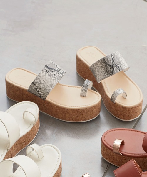 KOBE LETTUCE（コウベレタス）の「サムループプラットフォームウェッジサンダル（サンダル・レディース・ブラック/アイボリー/キャメル/パイソン・LL/S/M/L）」の4枚目の写真