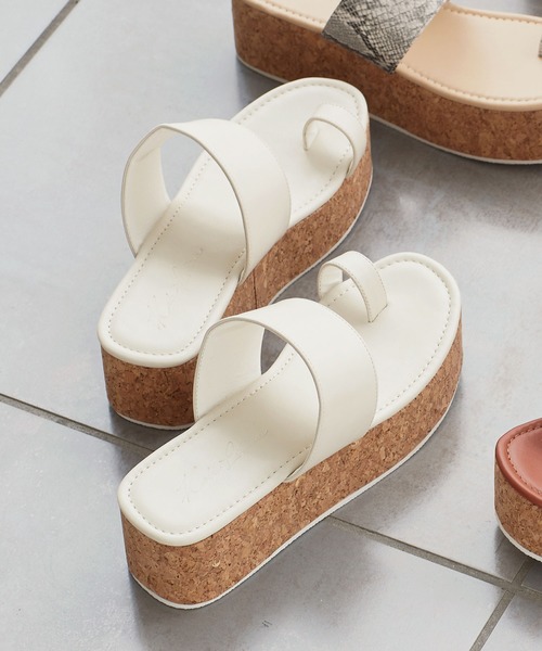 KOBE LETTUCE（コウベレタス）の「サムループプラットフォームウェッジサンダル（サンダル・レディース・ブラック/アイボリー/キャメル/パイソン・LL/S/M/L）」の15枚目の写真