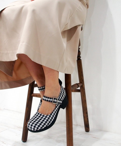 シューズ パンプスソックスコーデが楽しめる 厚底ストラップパンプス Byあしながおじさん パンプス Byあしながおじさん バイアシナガオジサン のファッション