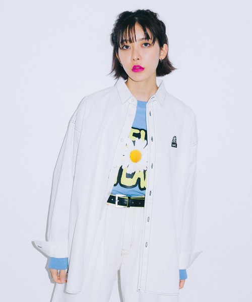 X-girl（エックスガール）の「EMDROIDERY FACE SHIRT（シャツ/ブラウス・レディース・ホワイト/ベージュ/インディゴブルー/ライトインディゴブルー・S/M）」の2枚目の写真