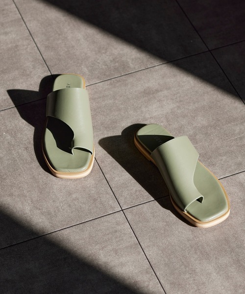 Fabby fabby（ファビィーファビィー）の「トングフラットサンダル（サンダル・レディース・ブラウン/ホワイト/パイソン/ブラック/ライトグリーン・MEDIUM/SS/LARGE/SMALL）」の5枚目の写真