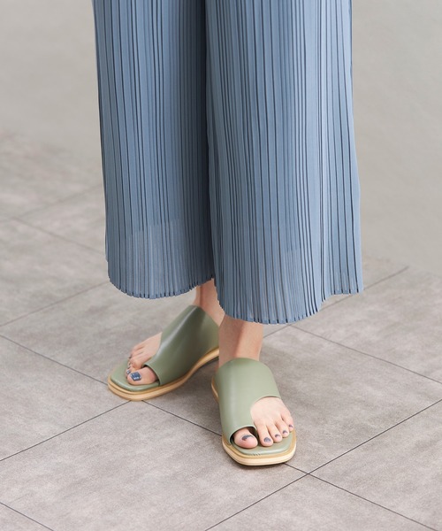 Fabby fabby（ファビィーファビィー）の「トングフラットサンダル（サンダル・レディース・ブラウン/ホワイト/パイソン/ブラック/ライトグリーン・MEDIUM/SS/LARGE/SMALL）」の17枚目の写真