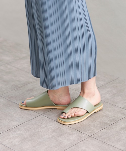 Fabby fabby（ファビィーファビィー）の「トングフラットサンダル（サンダル・レディース・ブラウン/ホワイト/パイソン/ブラック/ライトグリーン・MEDIUM/SS/LARGE/SMALL）」の16枚目の写真