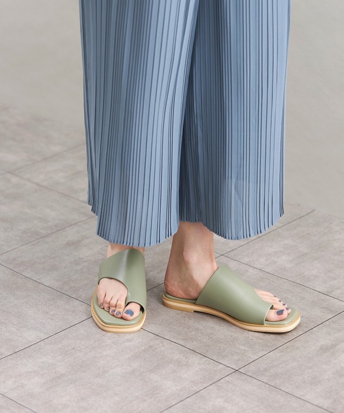 Fabby fabby（ファビィーファビィー）の「トングフラットサンダル（サンダル・レディース・ブラウン/ホワイト/パイソン/ブラック/ライトグリーン・MEDIUM/SS/LARGE/SMALL）」の13枚目の写真