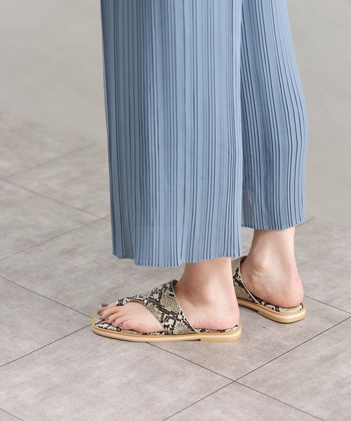 Fabby fabby（ファビィーファビィー）の「トングフラットサンダル（サンダル・レディース・ブラウン/ホワイト/パイソン/ブラック/ライトグリーン・MEDIUM/SS/LARGE/SMALL）」の10枚目の写真