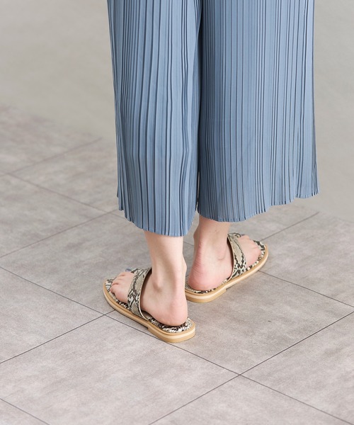 Fabby fabby（ファビィーファビィー）の「トングフラットサンダル（サンダル・レディース・ブラウン/ホワイト/パイソン/ブラック/ライトグリーン・MEDIUM/SS/LARGE/SMALL）」の9枚目の写真