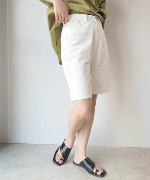 CORNERS（コーナーズ）の「デニムバミューダパンツ（デニムパンツ・レディース・ホワイト/ブラック/ブルー/アイボリー・M）」の20枚目の写真