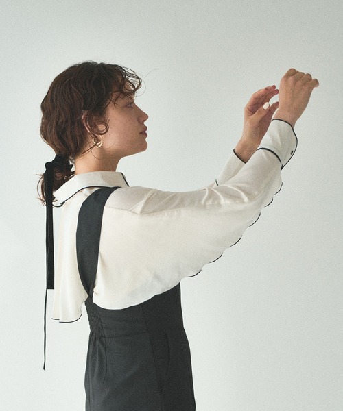 natural couture(ナチュラルクチュール)の「【大人ナチュ】サテンパイピングブラウス(シャツ/ブラウス・レディース・ブラック/ベージュ・FREE)」の3枚目の写真