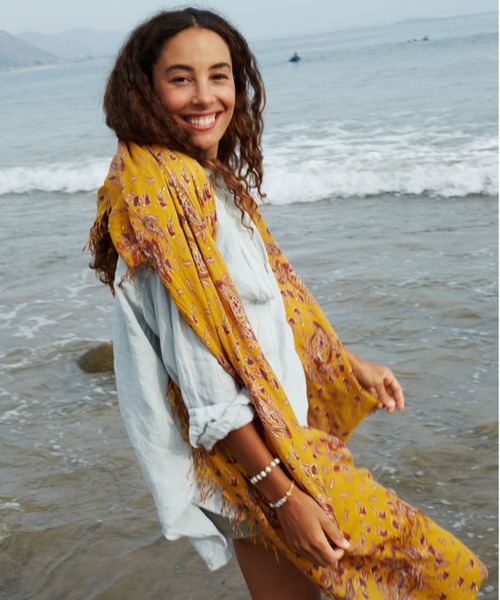 CHAN LUU（チャンルー）の「ペイズリー柄 カシミヤシルク ストール BRH-SC-531（ストール/ショール・レディース・オリーブ/イエロー・フリー）」の6枚目の写真