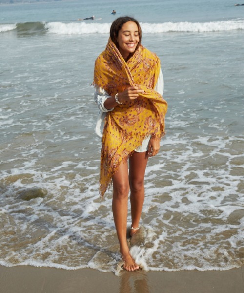 CHAN LUU（チャンルー）の「ペイズリー柄 カシミヤシルク ストール BRH-SC-531（ストール/ショール・レディース・オリーブ/イエロー・フリー）」の5枚目の写真