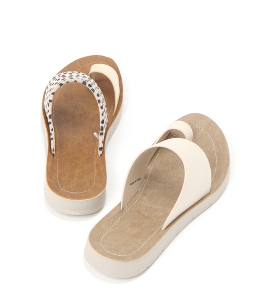 studio CLIP（スタディオクリップ）の「サムリング楽トングサンダル（サンダル・レディース・ブラック/ベージュ/オフホワイト・LARGE/X-LARGE/MEDIUM/SMALL）」の11枚目の写真