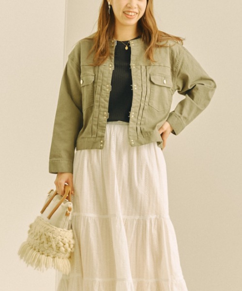 Chez toi(シェトワ)の「フロントデザインゴールドフックGジャン(デニムジャケット・レディース・アイボリー/カーキ/ブルー/インディゴブルー・FREE)」の3枚目の写真