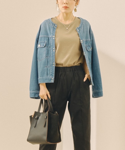 Chez toi(シェトワ)の「フロントデザインゴールドフックGジャン(デニムジャケット・レディース・アイボリー/カーキ/ブルー/インディゴブルー・FREE)」の4枚目の写真