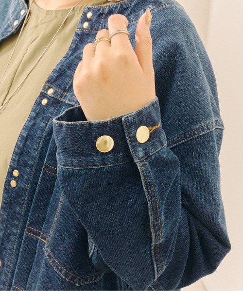 Chez toi(シェトワ)の「フロントデザインゴールドフックGジャン(デニムジャケット・レディース・アイボリー/カーキ/ブルー/インディゴブルー・FREE)」の13枚目の写真