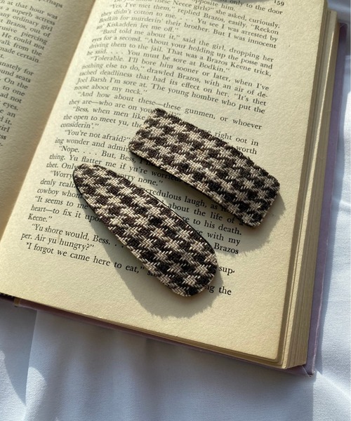 WC(ダブル シー)の「千鳥柄2Pヘアピン(ヘアピン・レディース・ブラック/ブラウン・FREE)」の1枚目の写真