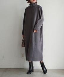 《ウォッシャブル》バックスリットタートルネックニットワンピース