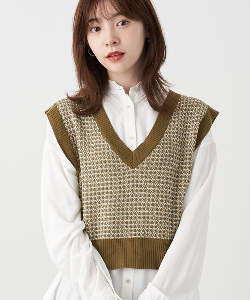 earth music&ecology（アースミュージックアンドエコロジー）の「ショートジャガードニットベスト ＊（ベスト・レディース・ブラウン/カーキ・FREE）」の2枚目の写真