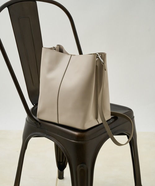 COLONY 2139（コロニートゥーワンスリーナイン）の「バケツ型縦長ショルダーバッグ（ショルダーバッグ・レディース・ブラック/モカ/ベージュ/キャメル・FREE）」の4枚目の写真