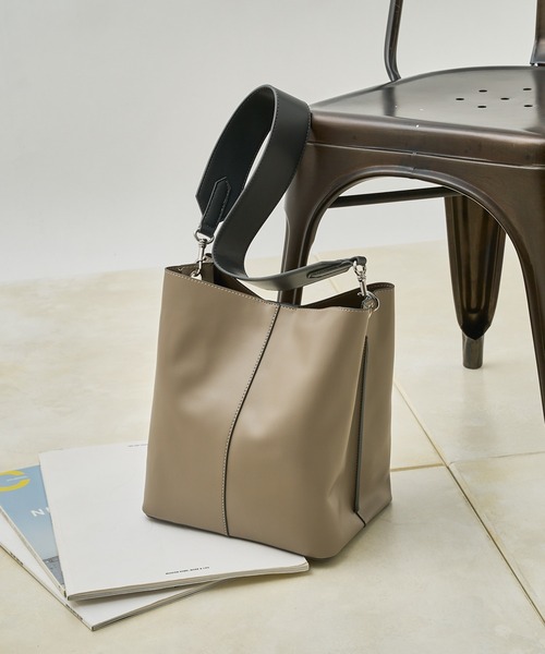 COLONY 2139（コロニートゥーワンスリーナイン）の「バケツ型縦長ショルダーバッグ（ショルダーバッグ・レディース・ブラック/モカ/ベージュ/キャメル・FREE）」の3枚目の写真