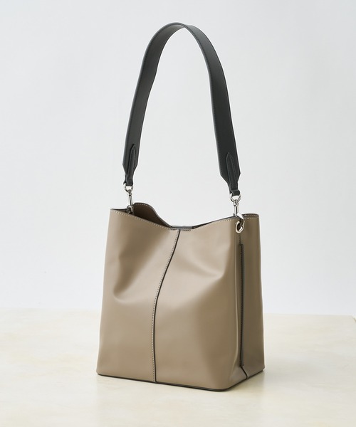 COLONY 2139（コロニートゥーワンスリーナイン）の「バケツ型縦長ショルダーバッグ（ショルダーバッグ・レディース・ブラック/モカ/ベージュ/キャメル・FREE）」の12枚目の写真