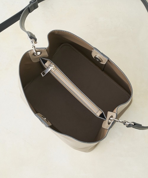COLONY 2139（コロニートゥーワンスリーナイン）の「バケツ型縦長ショルダーバッグ（ショルダーバッグ・レディース・ブラック/モカ/ベージュ/キャメル・FREE）」の11枚目の写真