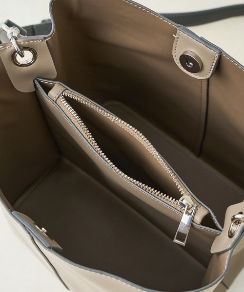 COLONY 2139（コロニートゥーワンスリーナイン）の「バケツ型縦長ショルダーバッグ（ショルダーバッグ・レディース・ブラック/モカ/ベージュ/キャメル・FREE）」の9枚目の写真