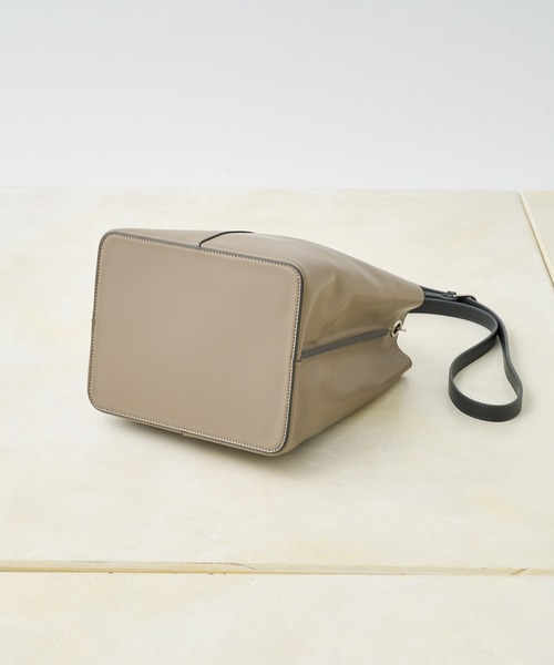 COLONY 2139（コロニートゥーワンスリーナイン）の「バケツ型縦長ショルダーバッグ（ショルダーバッグ・レディース・ブラック/モカ/ベージュ/キャメル・FREE）」の13枚目の写真