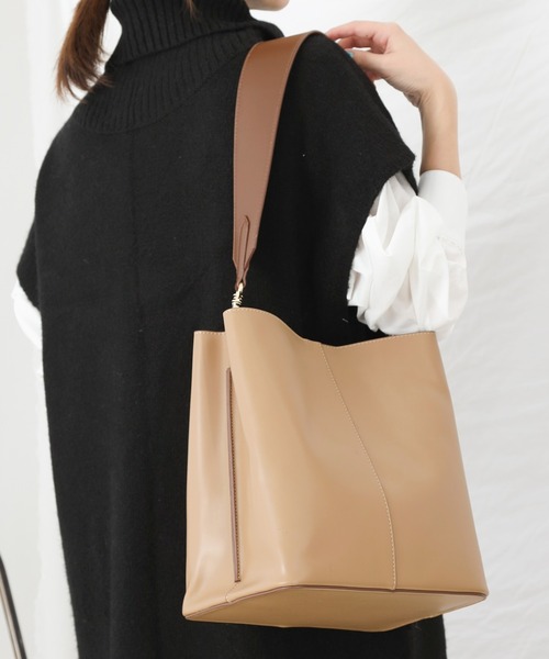 COLONY 2139（コロニートゥーワンスリーナイン）の「バケツ型縦長ショルダーバッグ（ショルダーバッグ・レディース・ブラック/モカ/ベージュ/キャメル・FREE）」の16枚目の写真