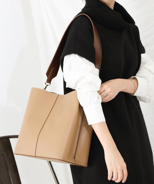 COLONY 2139（コロニートゥーワンスリーナイン）の「バケツ型縦長ショルダーバッグ（ショルダーバッグ・レディース・ブラック/モカ/ベージュ/キャメル・FREE）」の17枚目の写真