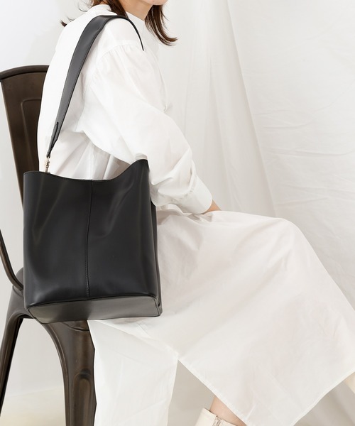 COLONY 2139（コロニートゥーワンスリーナイン）の「バケツ型縦長ショルダーバッグ（ショルダーバッグ・レディース・ブラック/モカ/ベージュ/キャメル・FREE）」の20枚目の写真