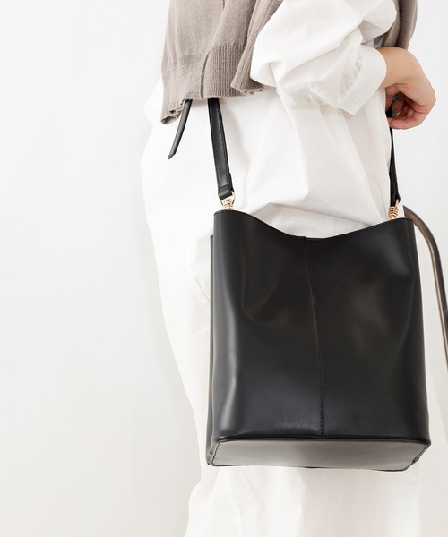 COLONY 2139（コロニートゥーワンスリーナイン）の「バケツ型縦長ショルダーバッグ（ショルダーバッグ・レディース・ブラック/モカ/ベージュ/キャメル・FREE）」の18枚目の写真