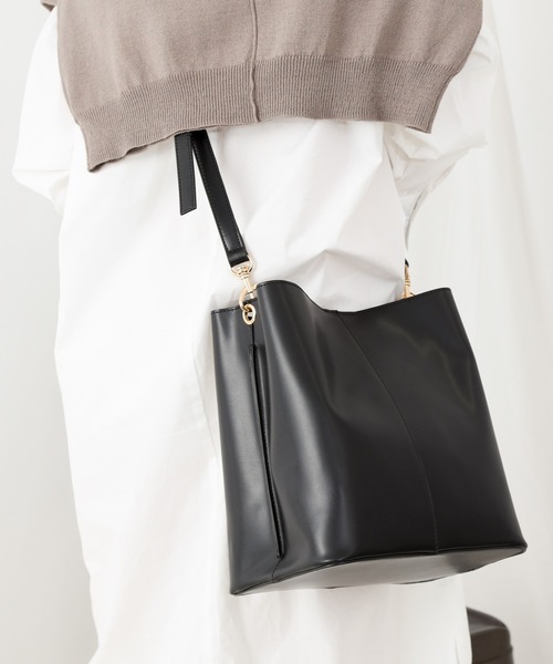 COLONY 2139（コロニートゥーワンスリーナイン）の「バケツ型縦長ショルダーバッグ（ショルダーバッグ・レディース・ブラック/モカ/ベージュ/キャメル・FREE）」の19枚目の写真